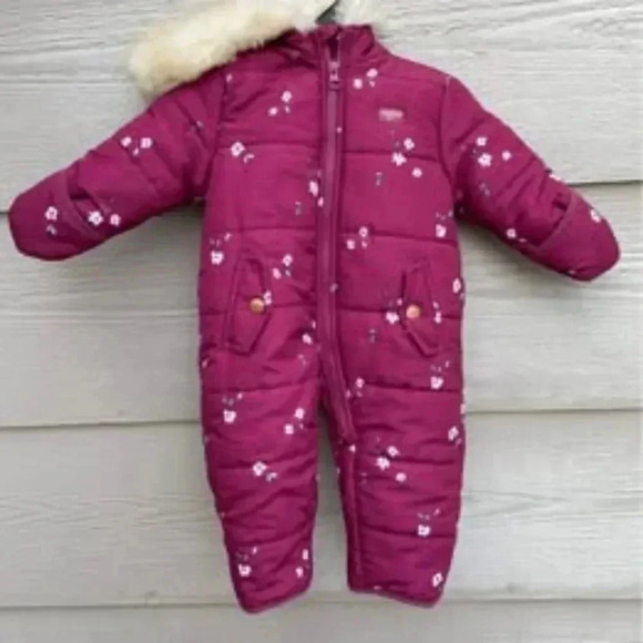 3/6 month oshkosh snowsuit with hood - Picture 1 of 3